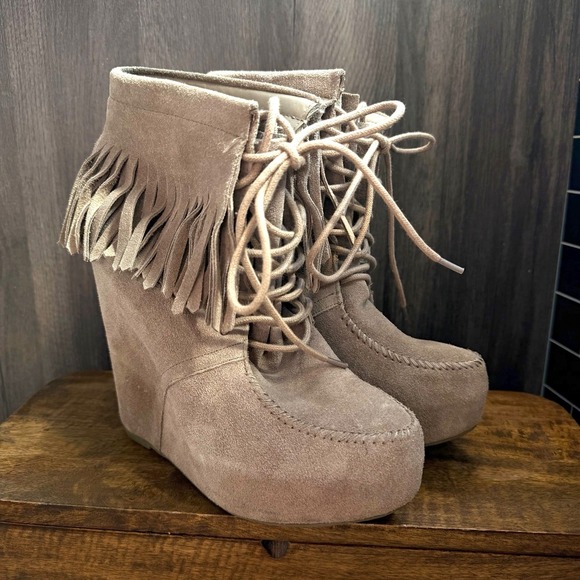Steve Madden Shoes - Steve Madden Armoryy Taupe Suede Fringe Wedge Booties Platform Boots Size 8M